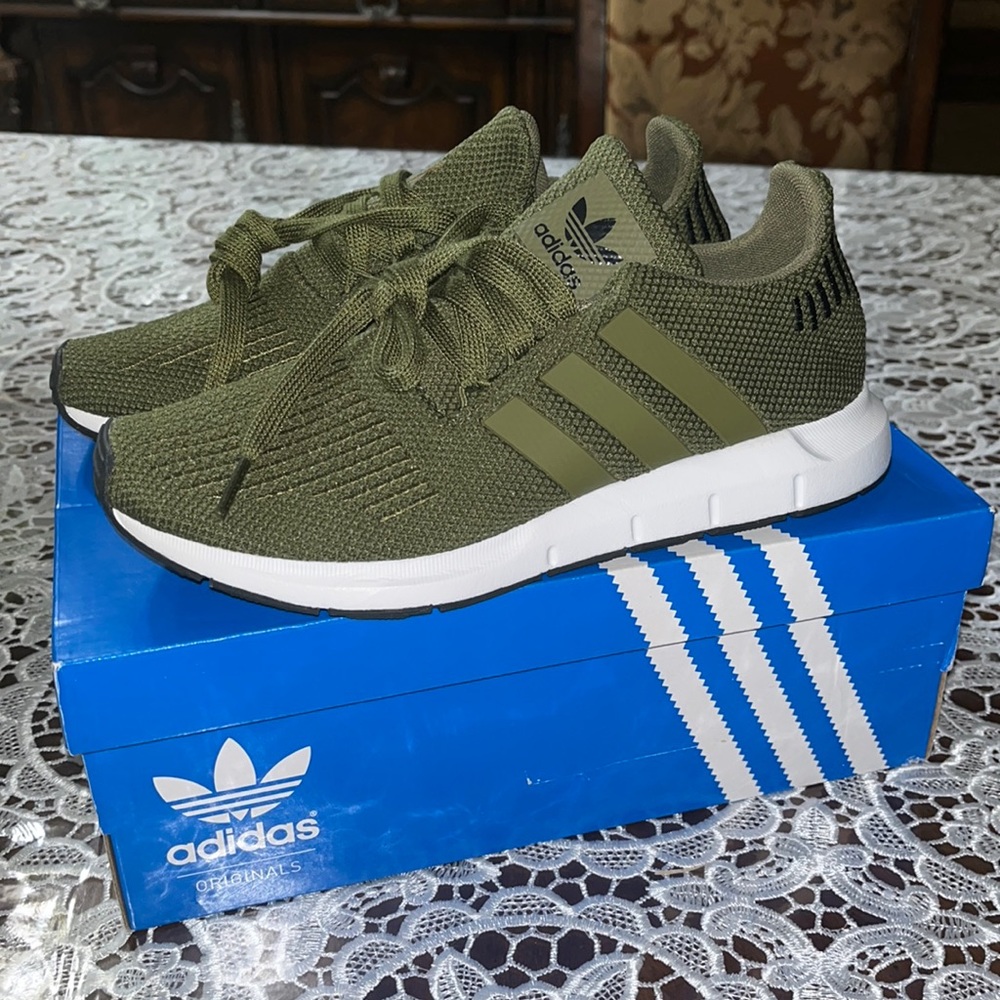 Brand New Adidas Swift Run J. Size 6 Womens 6.5.